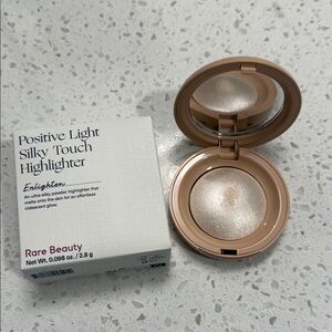 Rare Beauty Positive Light Highlighter - Enlighten